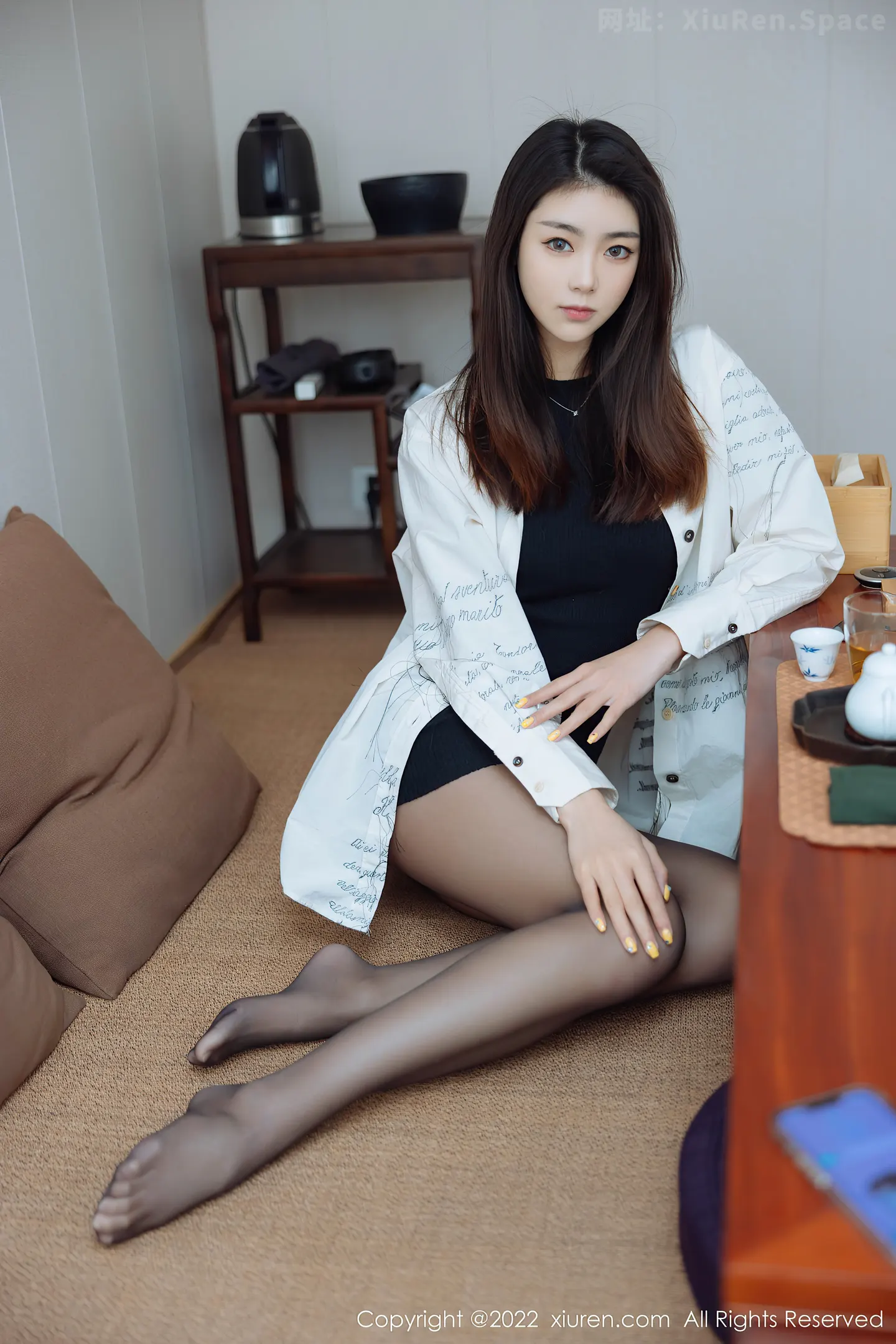 图片[3]-[XiuRen秀人网]VOL.4832 模特可乐Vicky黑色收身服饰配超薄黑丝裤袜秀完美身材诱惑写真45P-秀人网官方网站